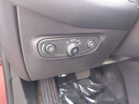 Used 2023 Chevrolet Equinox Premier image 12