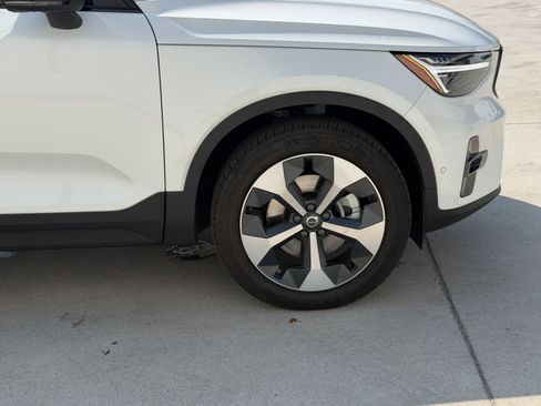 Used 2026 Volvo XC40 B5 Plus w/ Climate Package AWD/4WD image 12