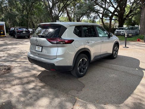 Used 2025 Nissan Rogue SV FWD image 15