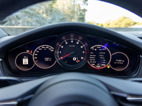 Certified 2023 Porsche Panamera Platinum Edition image 34