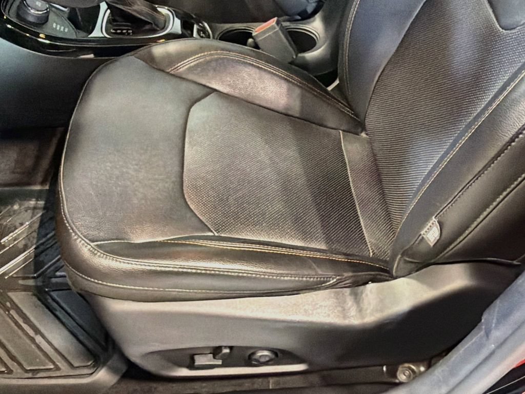 Used 2018 Jeep Compass Limited w/ Navigation Group AWD/4WD image 17