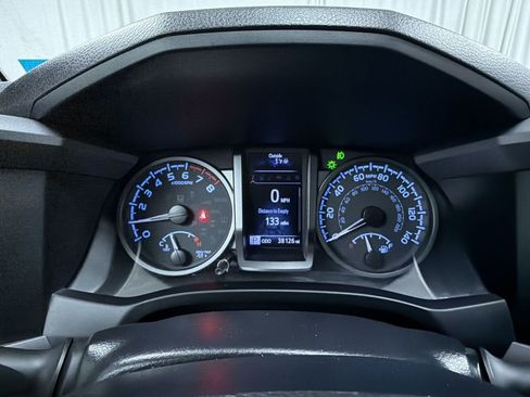 Used 2022 Toyota Tacoma TRD Off-Road image 12