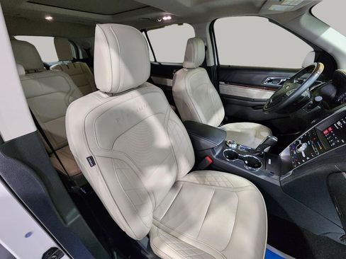 Used 2018 Ford Explorer Platinum AWD/4WD image 25
