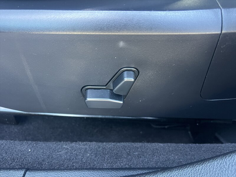 Used 2012 Dodge Avenger SXT FWD image 29