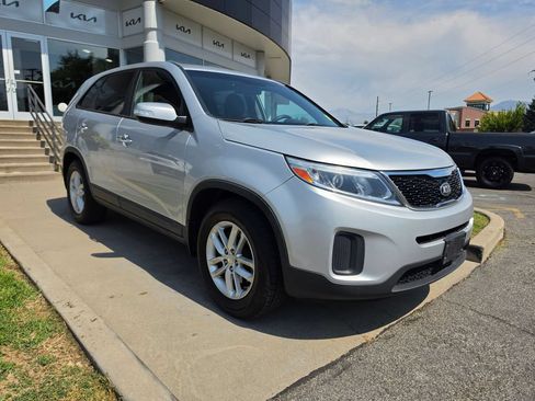 Used 2014 Kia Sorento LX FWD image 3