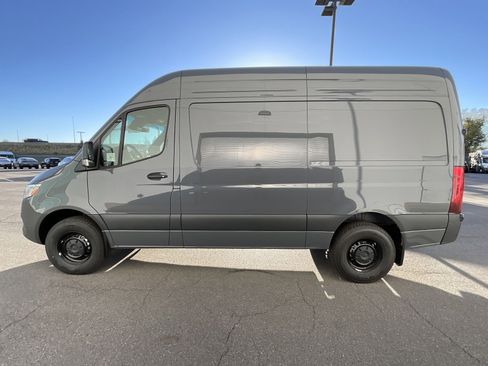 Used 2025 Mercedes-Benz Sprinter 2500 image 10