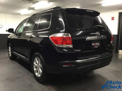 Used 2013 Toyota Highlander Plus AWD/4WD image 8
