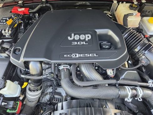 Used 2021 Jeep Wrangler Unlimited Sahara w/ Cold Weather Group AWD/4WD image 24