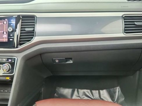 Used 2020 Volkswagen Atlas Cross Sport SEL Premium image 39