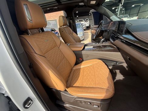 Used 2022 Cadillac Escalade ESV Sport w/ Touring Package image 19