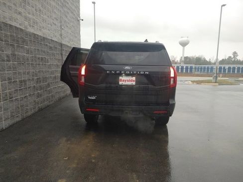 Used 2025 Ford Expedition Active image 4