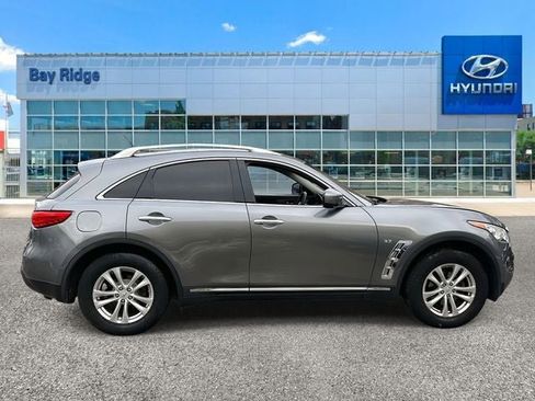 Used 2017 INFINITI QX70 Base w/ Premium Package image 2