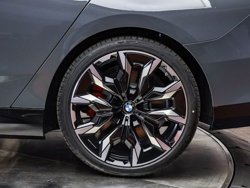 New 2026 BMW 550e xDrive w/ Executive Package image 9