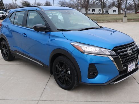 Used 2023 Nissan Kicks SR w/ SR Premium Package image 3