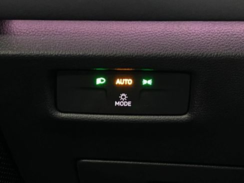 New 2025 Volkswagen Tiguan SE image 14