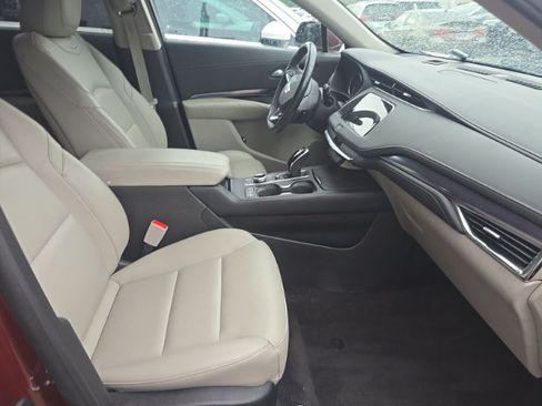 Used 2023 Cadillac XT4 Luxury w/ Cold Weather Package AWD/4WD image 13