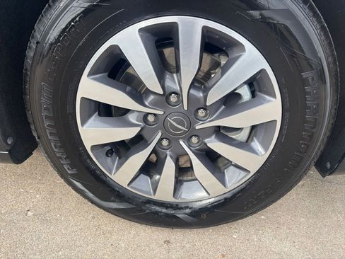 Used 2023 Chrysler Pacifica Touring-L image 31