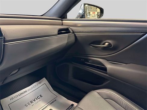 Used 2023 Lexus ES 300h F Sport image 41