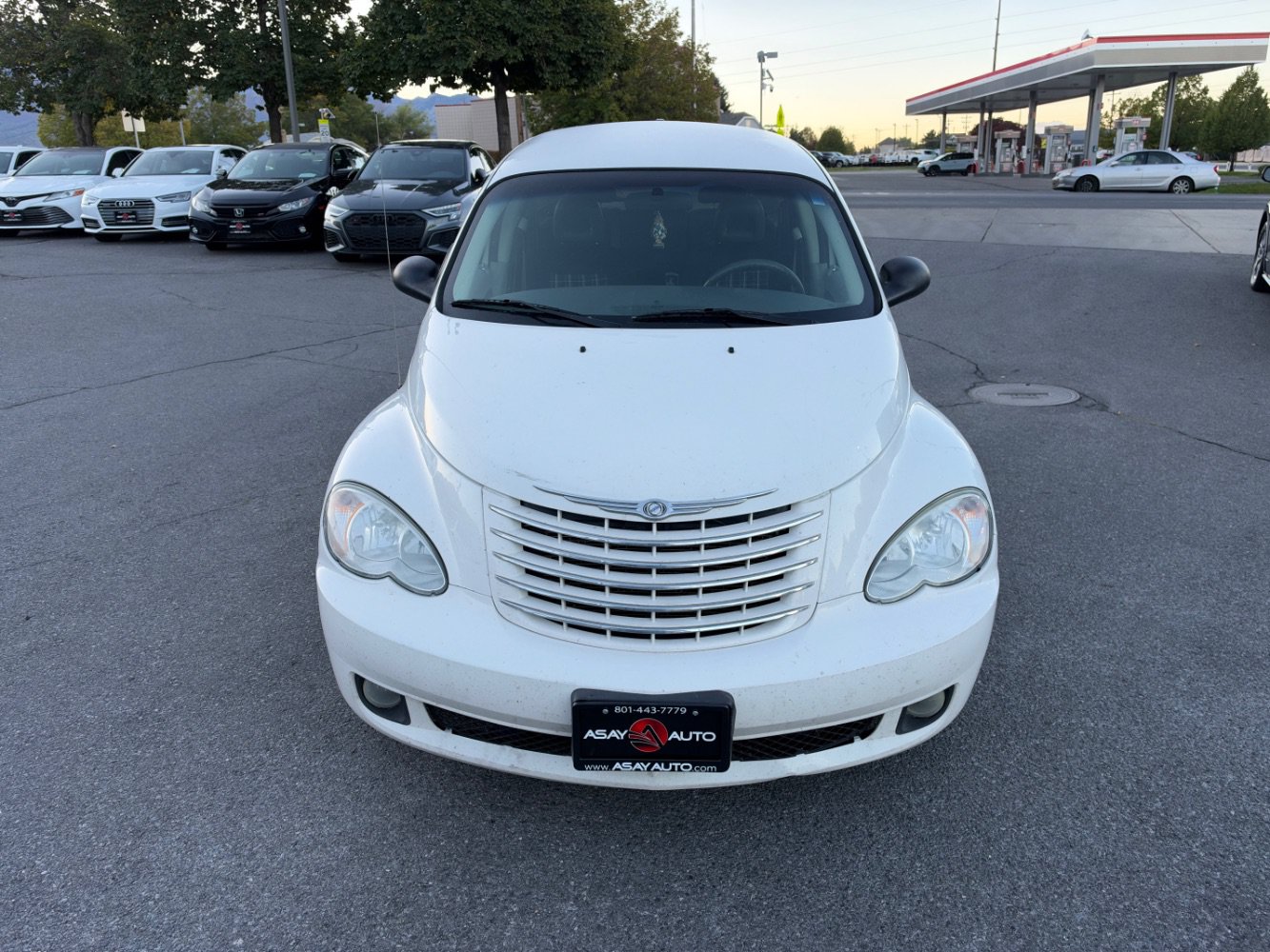 Used 2010 Chrysler PT Cruiser w/ Convenience Group FWD image 8