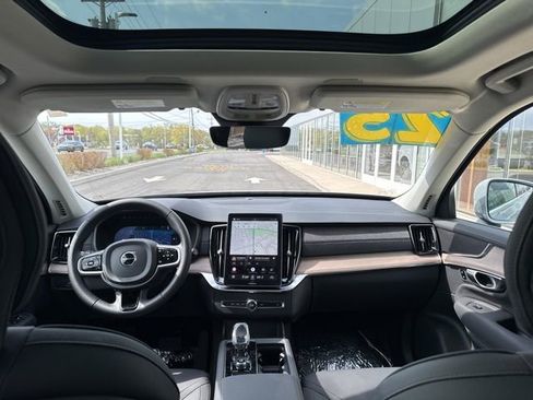 Certified 2025 Volvo XC90 B6 Plus AWD/4WD image 18