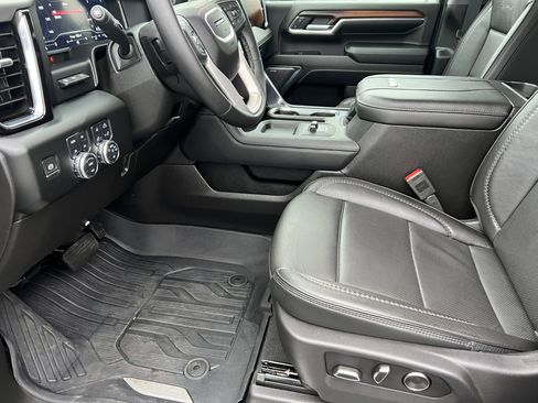 Used 2024 GMC Sierra 2500 Denali w/ Denali Reserve Package image 14