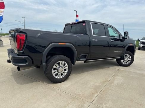 Used 2023 GMC Sierra 2500 Denali w/ Denali Black Diamond Edition AWD/4WD image 9