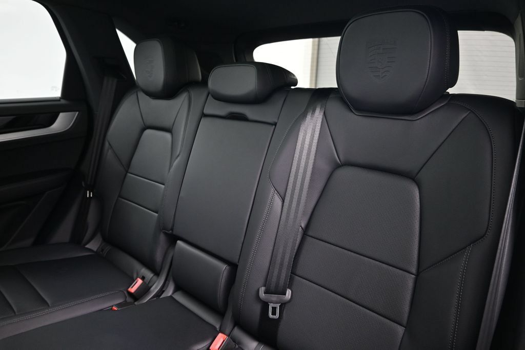 Certified 2026 Porsche Cayenne AWD/4WD image 6