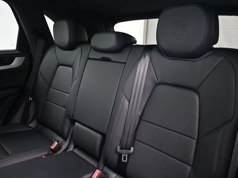 Certified 2026 Porsche Cayenne AWD/4WD image 6