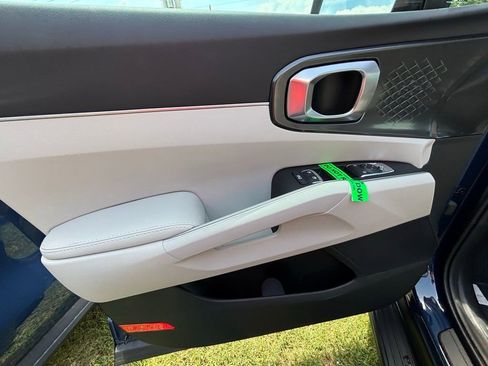 Certified 2025 Kia Sorento S w/ Panoramic Sunroof Package FWD image 9