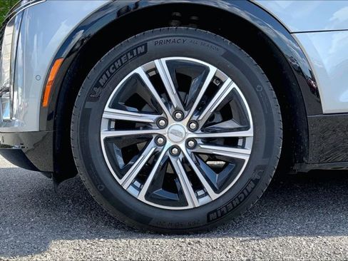 Used 2024 Cadillac Lyriq Luxury AWD/4WD image 8