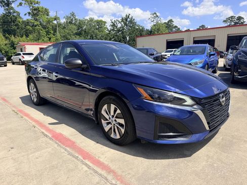 Used 2024 Nissan Altima 2.5 S FWD image 4