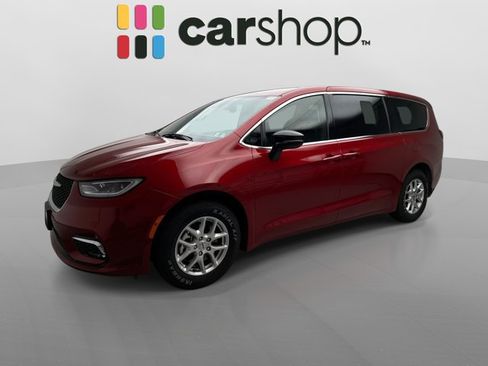 Used 2025 Chrysler Pacifica Select FWD image 1