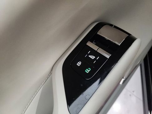 New 2025 Volvo EX90 Plus image 21