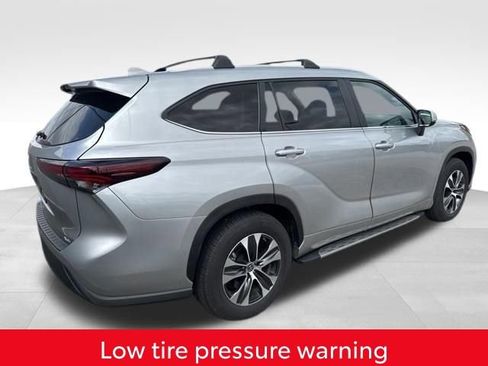 Used 2025 Toyota Highlander XLE image 8