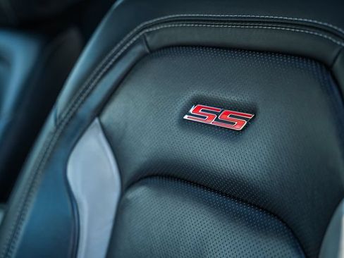 Used 2018 Chevrolet Camaro SS RWD image 35