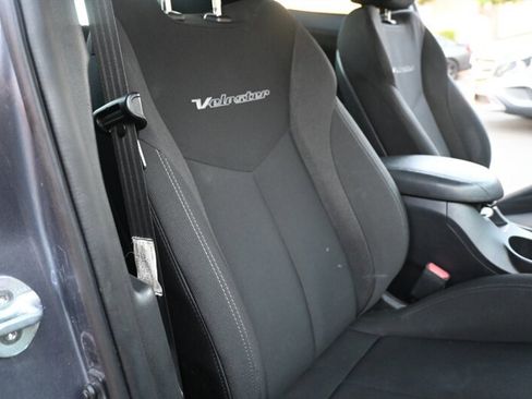 Used 2017 Hyundai Veloster image 44