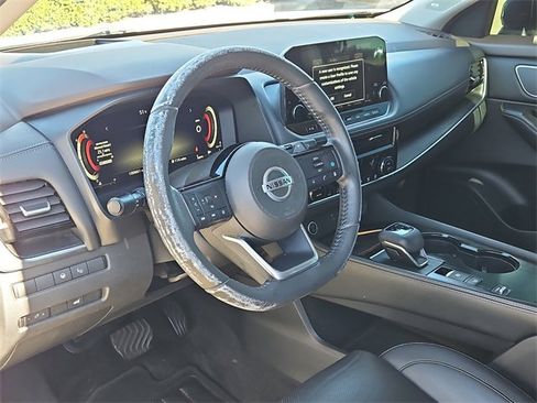 Used 2021 Nissan Rogue Platinum image 15