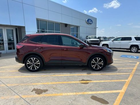 Used 2021 Ford Escape SE w/ SE Sport Appearance Package AWD/4WD image 8
