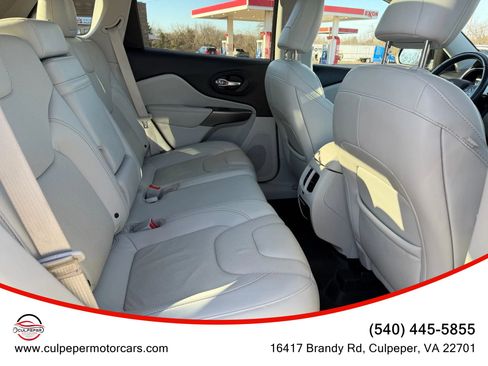 Used 2019 Jeep Cherokee Limited w/ Technology Group image 14