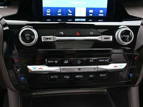 Used 2023 Ford Explorer Platinum w/ Technology Package image 22