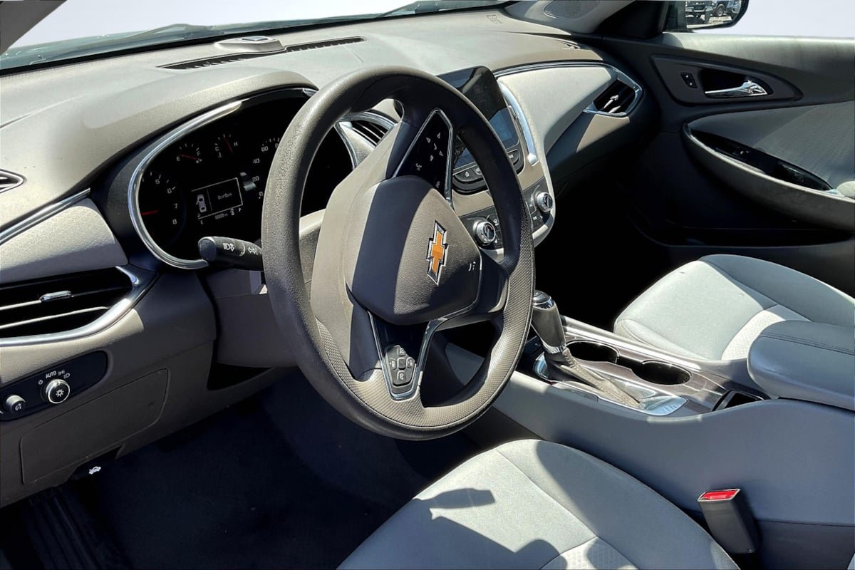 Used 2020 Chevrolet Malibu LT FWD image 14
