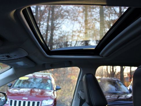 Used 2017 Toyota RAV4 Limited image 43