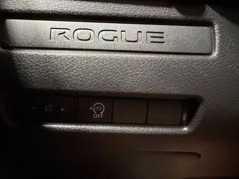 Used 2024 Nissan Rogue S FWD image 25