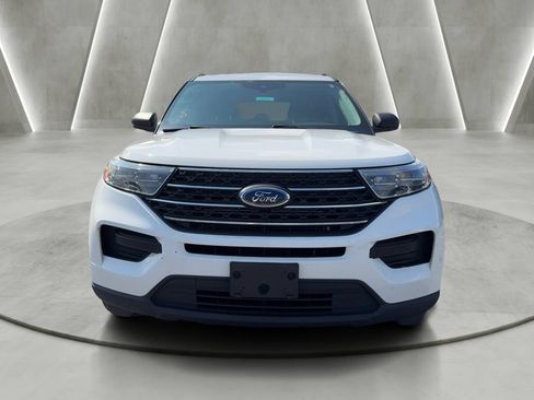 Used 2022 Ford Explorer XLT AWD/4WD image 2