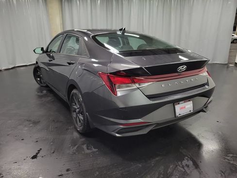 Used 2022 Hyundai Elantra SEL FWD image 6