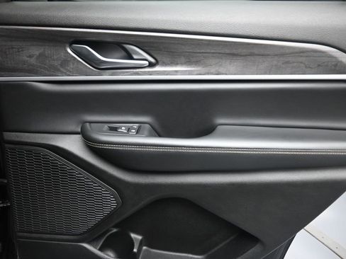 Used 2023 Jeep Grand Cherokee L Limited image 29