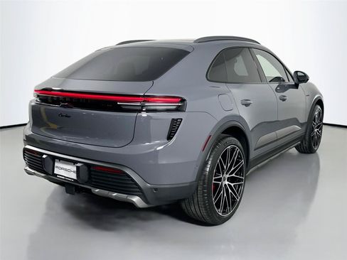 Certified 2025 Porsche Macan Turbo Electric AWD/4WD image 7