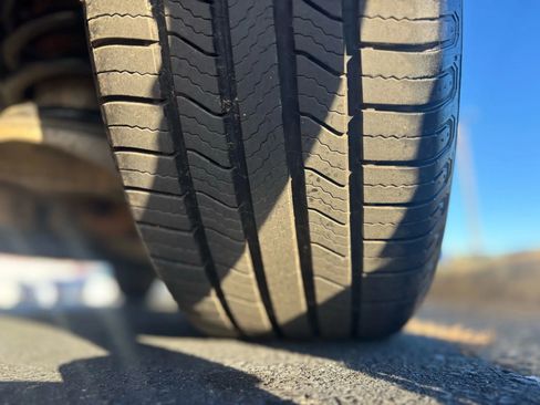 Used 2015 GMC Acadia SLE image 18