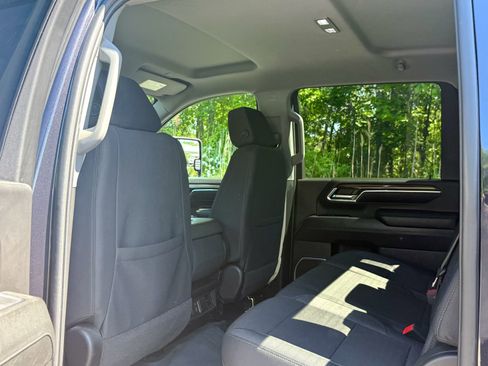 Used 2024 Chevrolet Silverado 2500 LT AWD/4WD image 19