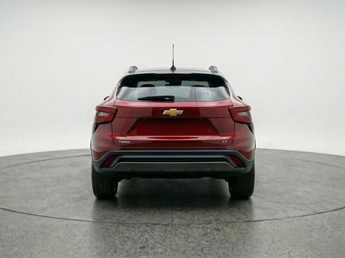 Used 2025 Chevrolet Trax LT FWD image 7